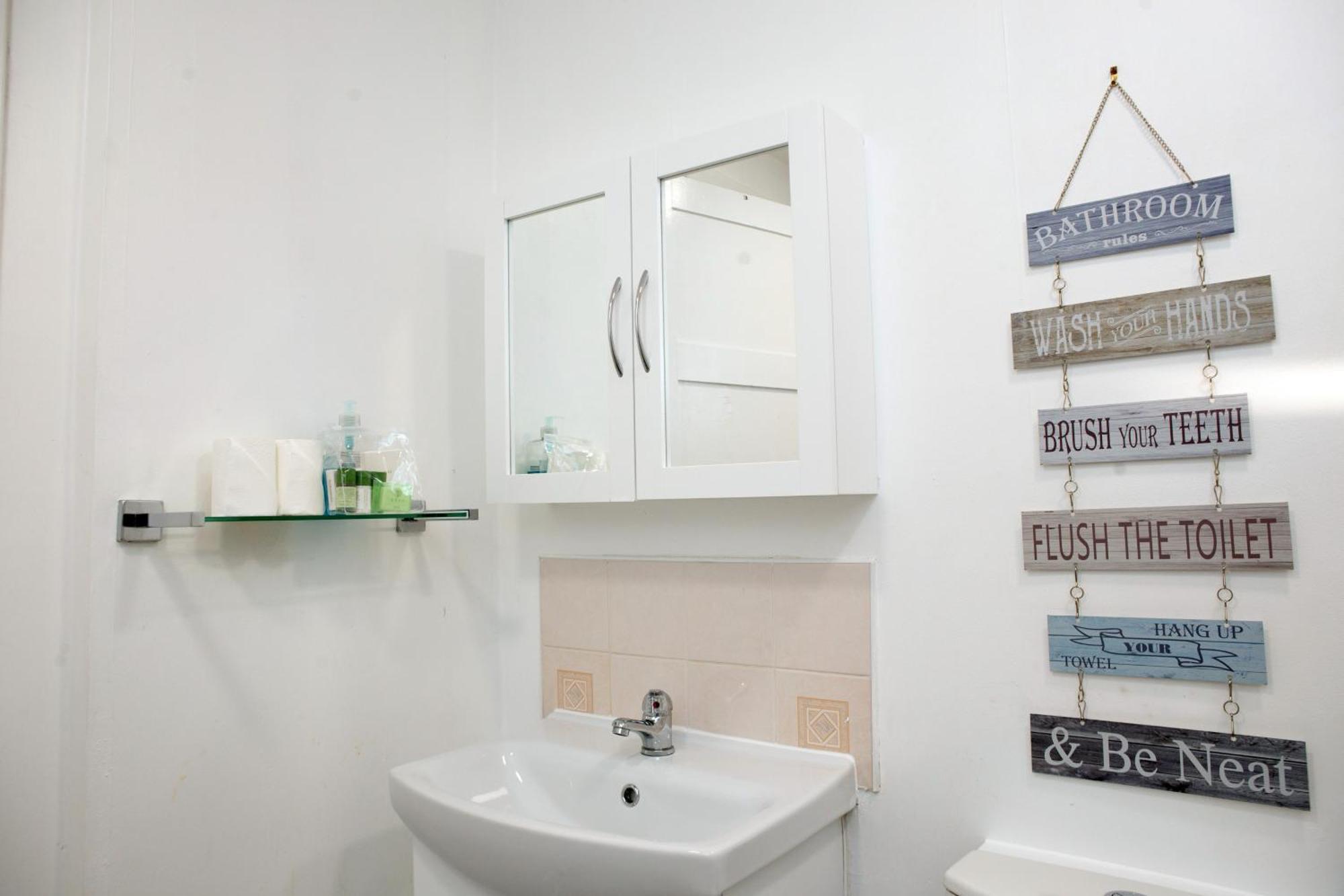 The Summit West End- Elegant Apartment With Free Parking In Prime Location Абърдийн Екстериор снимка