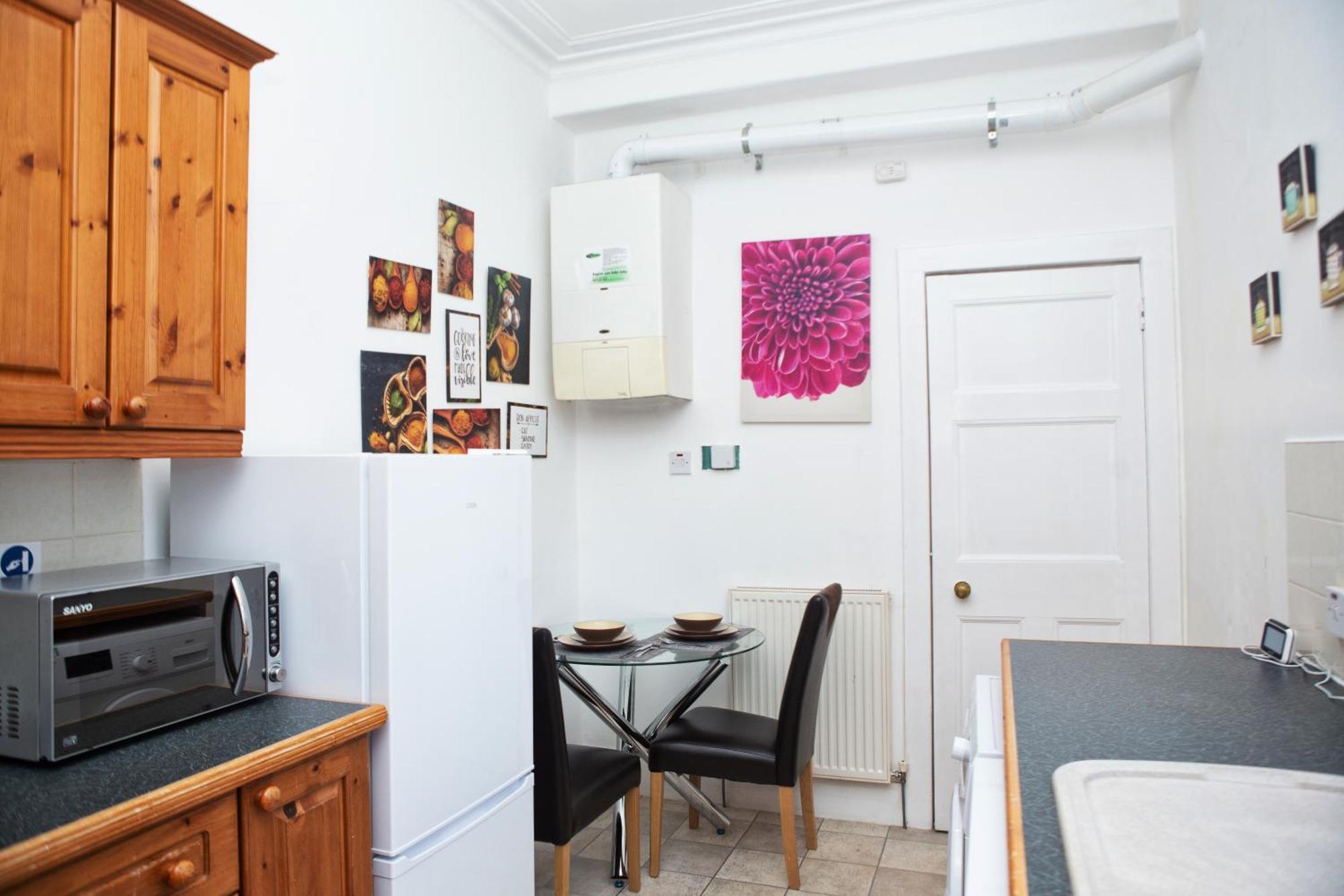The Summit West End- Elegant Apartment With Free Parking In Prime Location Абърдийн Екстериор снимка
